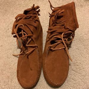 Minnetonka Tramper ankle boot